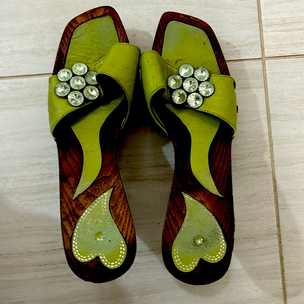 Gucci Vintage wooden high heals, these are very vintage 1989! Very comfortable!